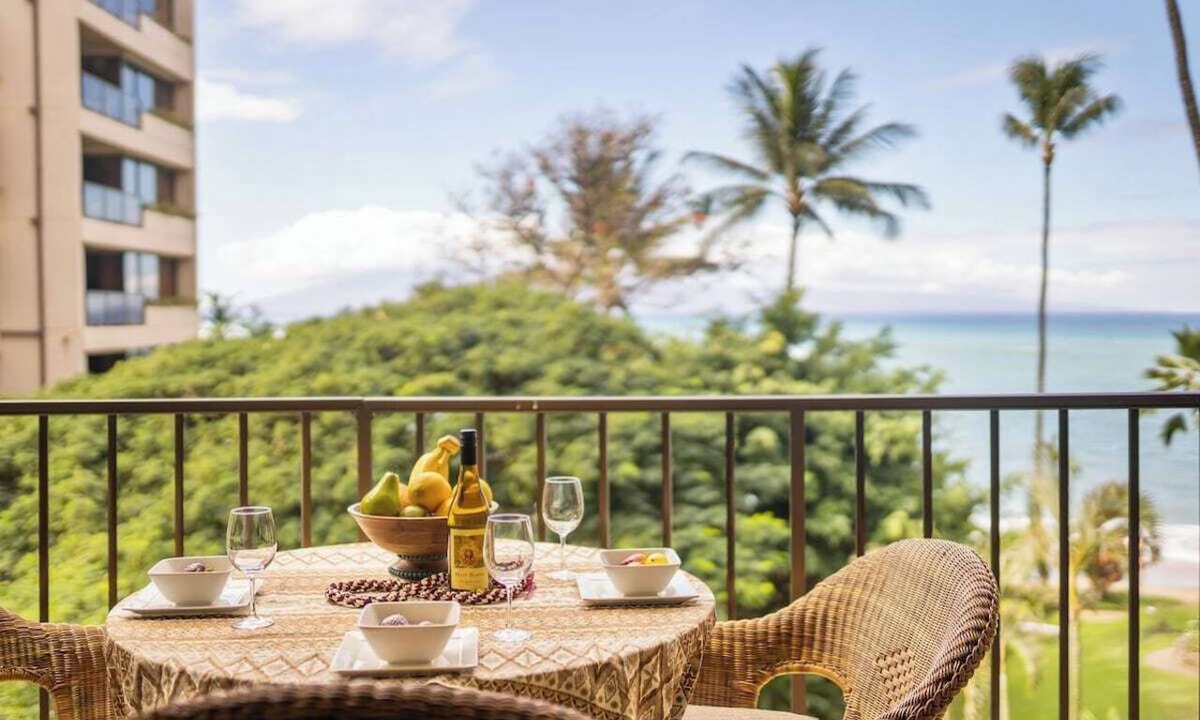 Kahana Condo | Remodeled OceanFront Condo w Wonderful Ocean Views-Valley Isle 401