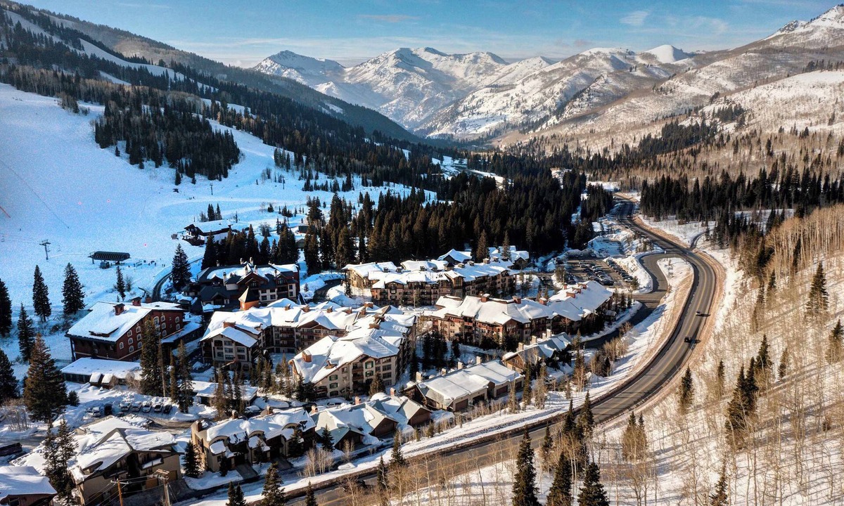 Salt Lake Mountain Resorts Condo | Resort Townhome with Deck, Grill, Fireplace, WiFi, Shared Pool & Hot Tub-Sauna