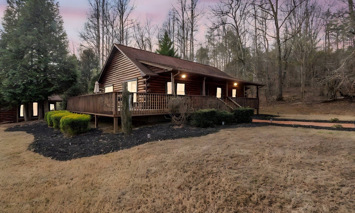 Rutherfordton Cabin | Ridge View Cabin with Fireplace Pet Friendly 2.7 miles from TIEC