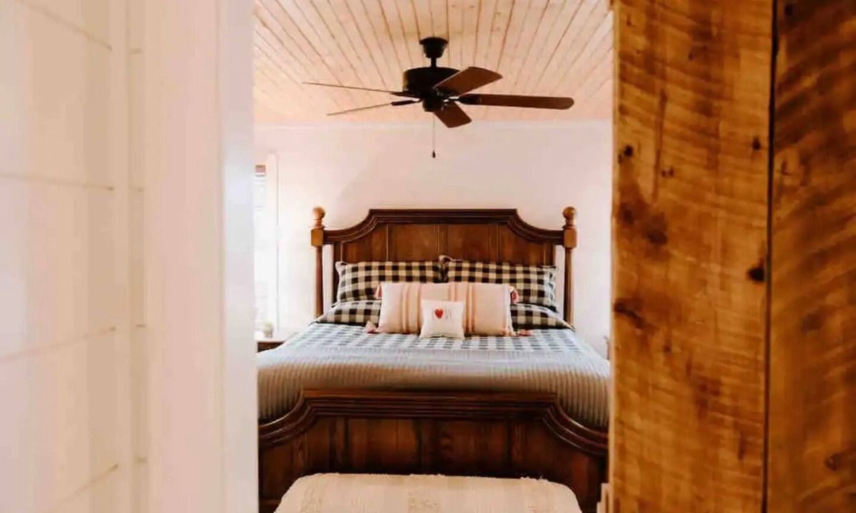 Centerville Cottage | River Run Cottage at Horseshoe Bend Farm