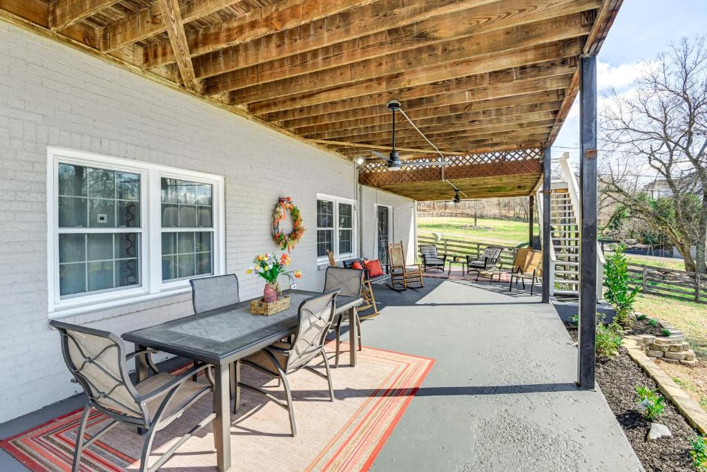 Antioch Apartment | Rustic Cowboy Ranch Retreat: Stay Near Nashville