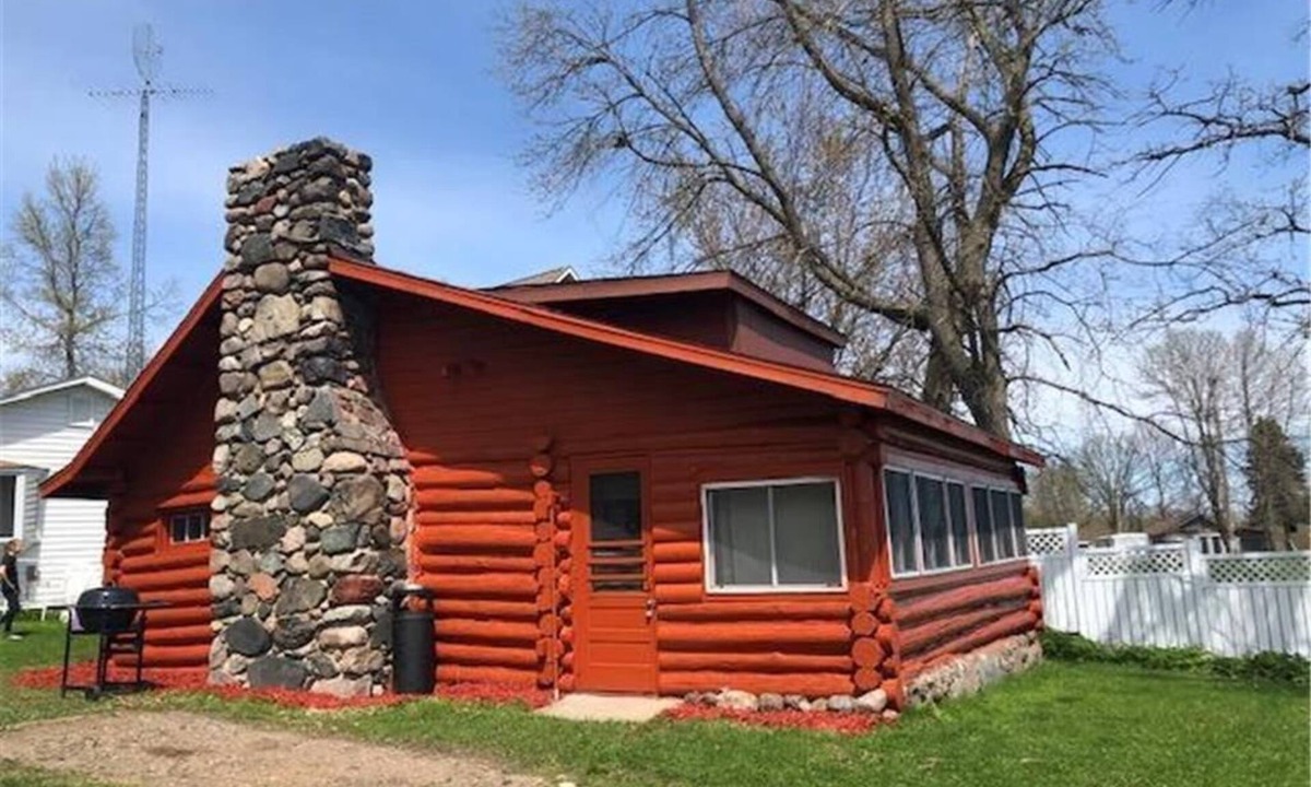Kathio Township Resort | Rustic log cabin built in the 1900's! On Private Lake with Great Fishing.