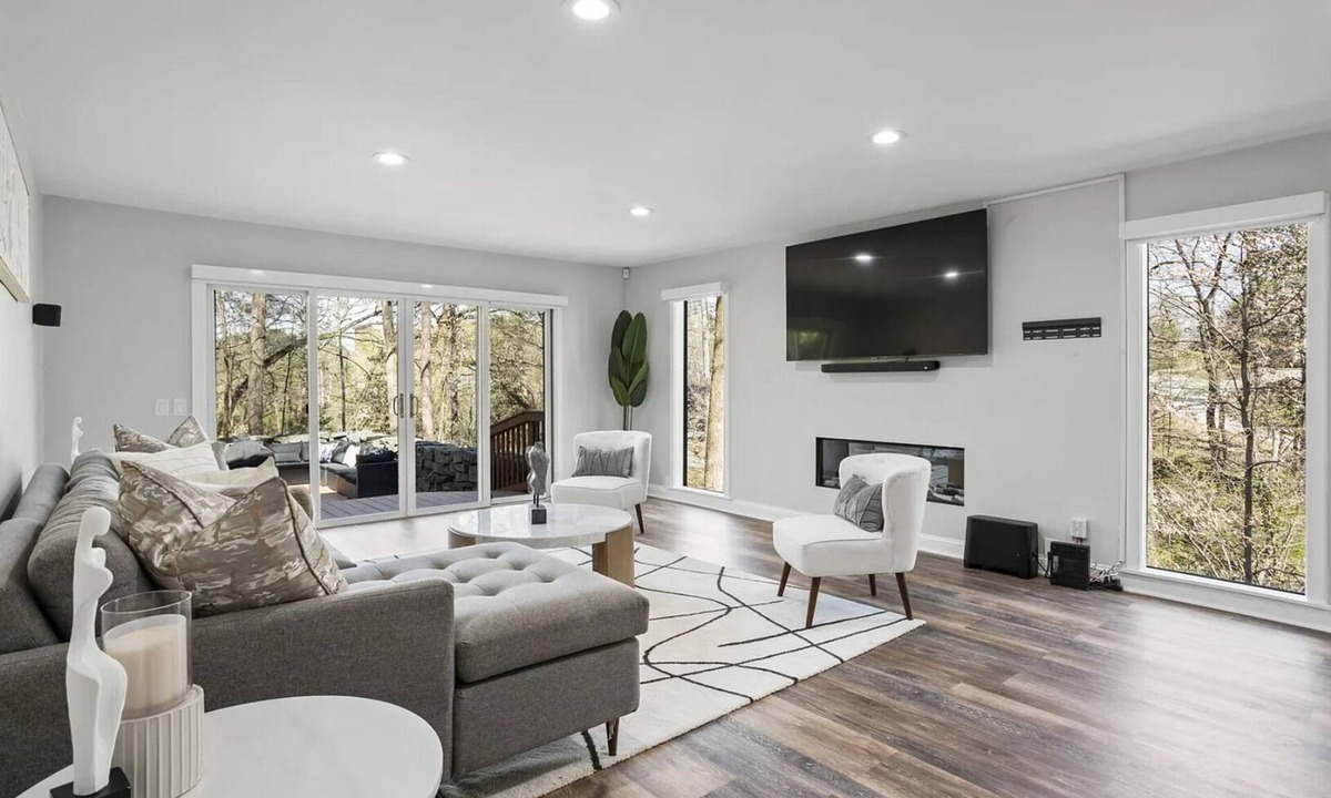 Randall Mill House | Rustic Mountain Escape in the Heart of Buckhead with hot tub and 3 spacious deck