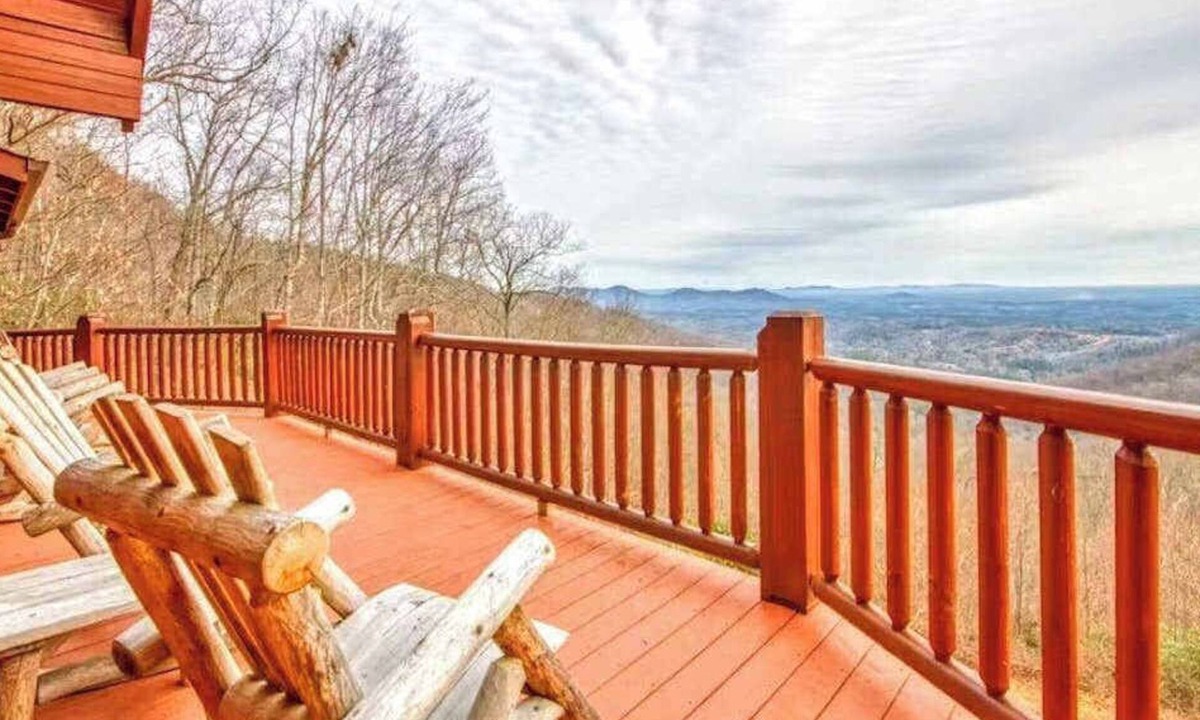 Lake Lure House | Rustic mountain-view home with deck, fire pit, hot tub, fireplace, & game room