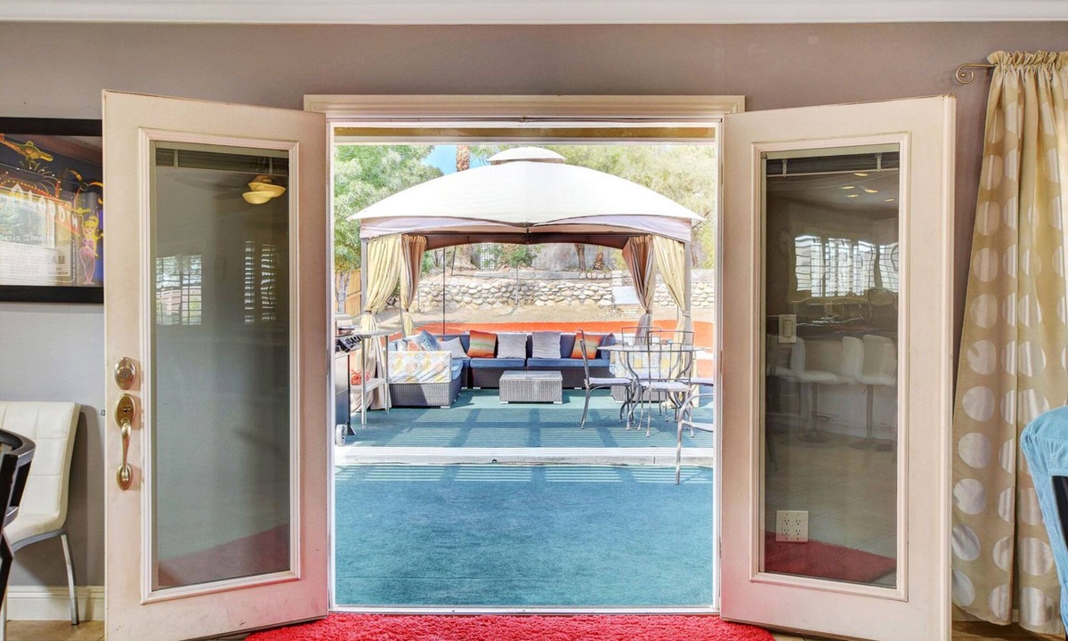 Las Vegas House | Sand Volleyball And Orange Turf.This Is Vegas!