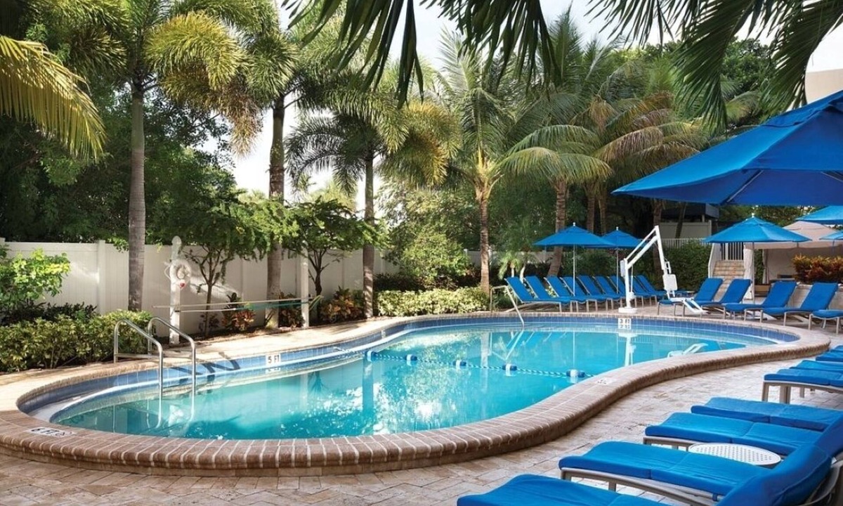 Pompano Isles Resort | Santa Barbara | Group Beach Retreat | Pool + Beach | 2BR