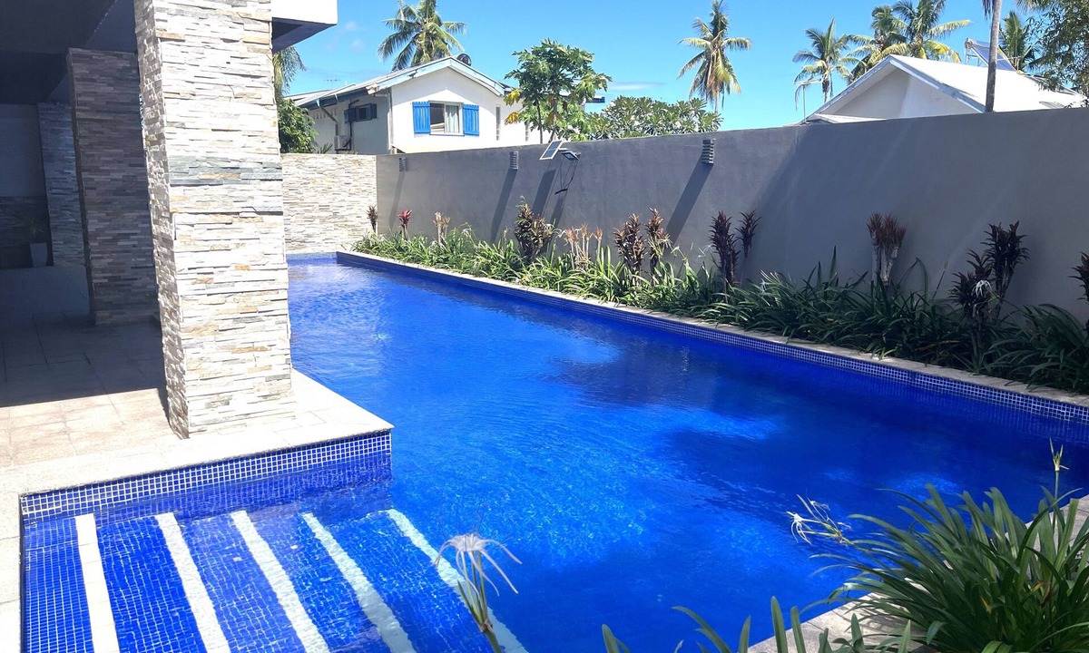 Wailoloa Apartment | Seabeds 3-bedroom Beachside Apartment Home