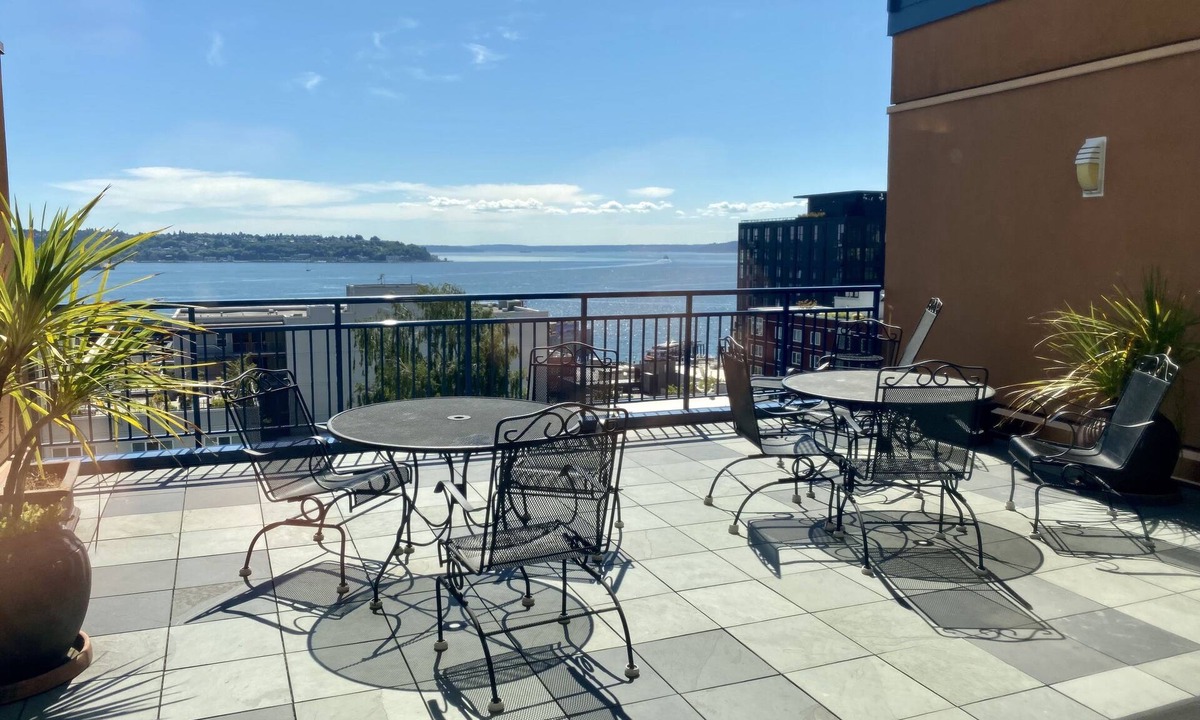 Belltown Condo | Seattle's Mid-Century Belltown Penthouse w/Parking spot
