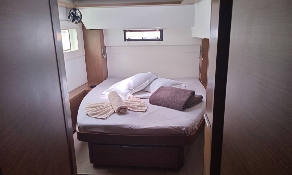 Praslin Island Boat Rental | Seychelles Sun-Soaked Sailing: A Pristine Beach Experience from Praslin