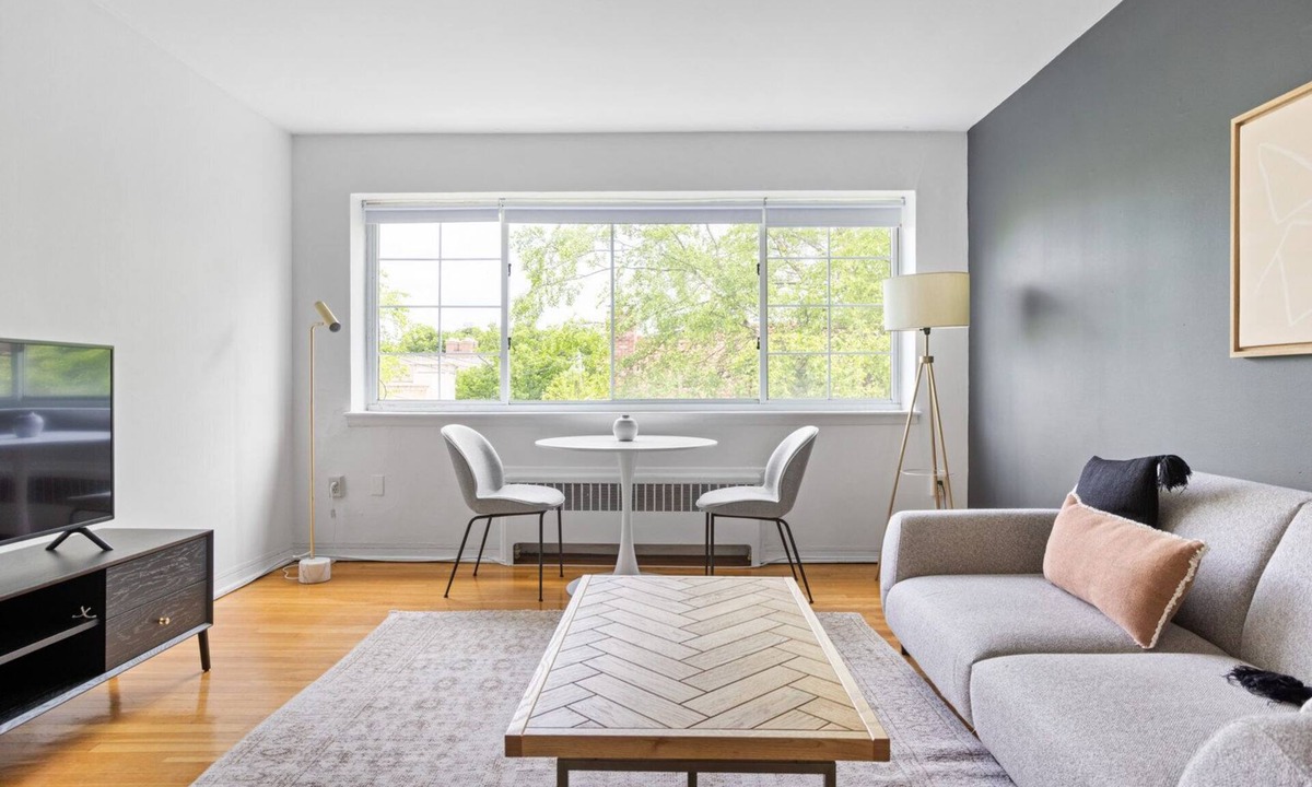 North Brookline Apartment | Spacious 1BR steps from Cooldige Corner in Brookline, by Blueground