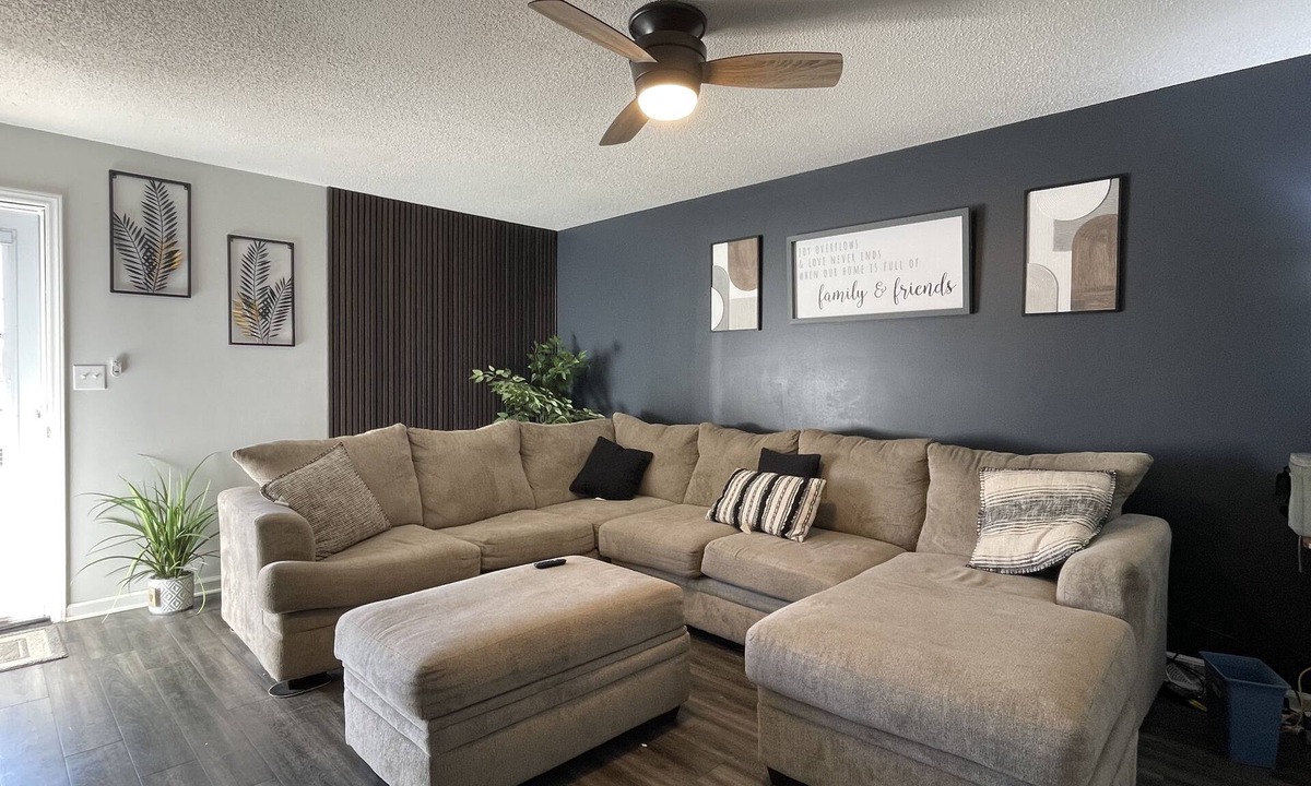Lexington Apartment | Spacious 1king bd/2queen 15mins polar express