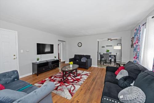 Mount Airy Apartment | Spacious 2 bedroom apartment in cincinnati