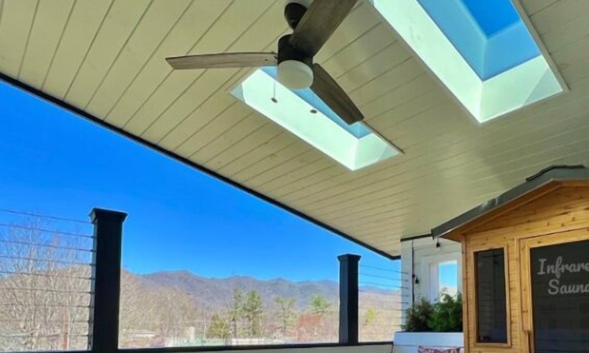 Black Mountain House | Spacious Group Getaway w/HT-Sauna Deck & DT Access