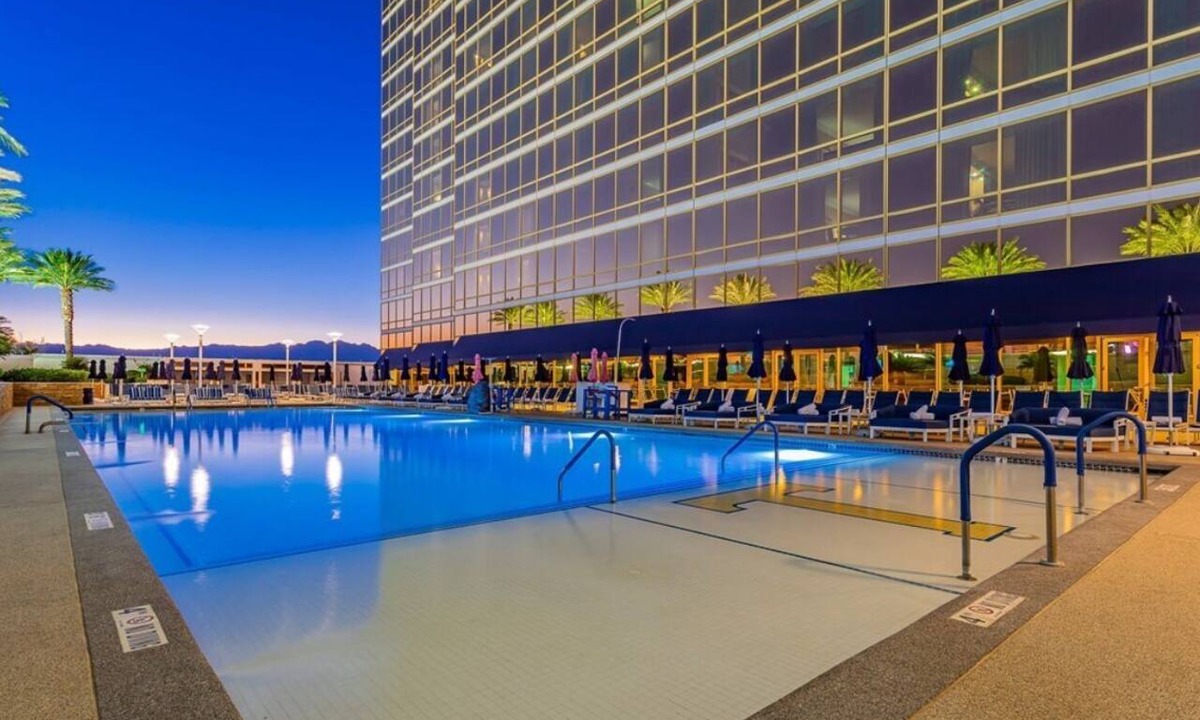 Las Vegas Hotel | Spacious hotel suite in marvelous Las Vegas with no resort fee, free coffee/WiFi