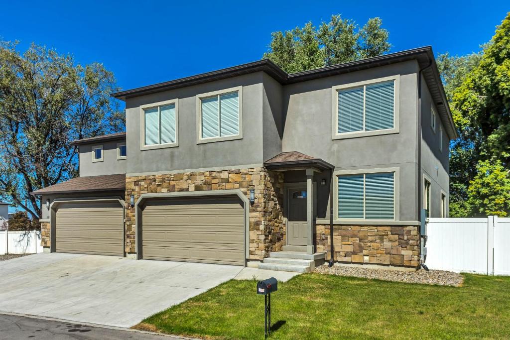 Lakeview House | Spacious & New Guesthouse in Orem/Provo