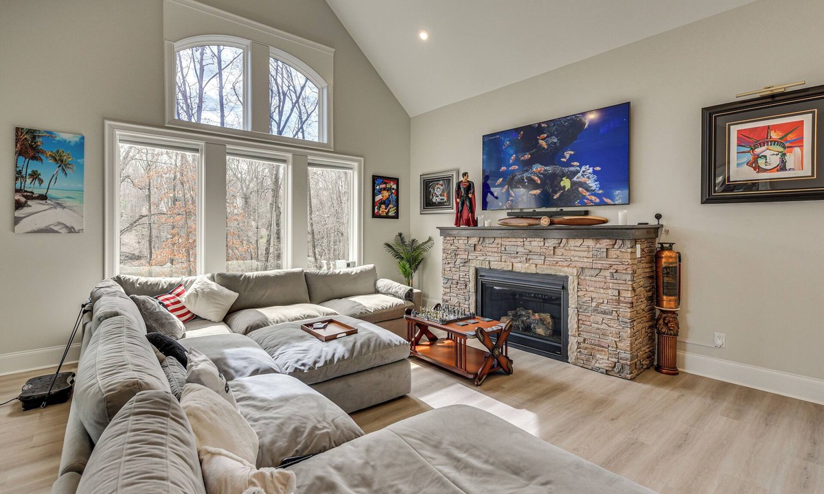Bowling Green House | Sprawling Group Getaway w/Dock on Lake Wylie!