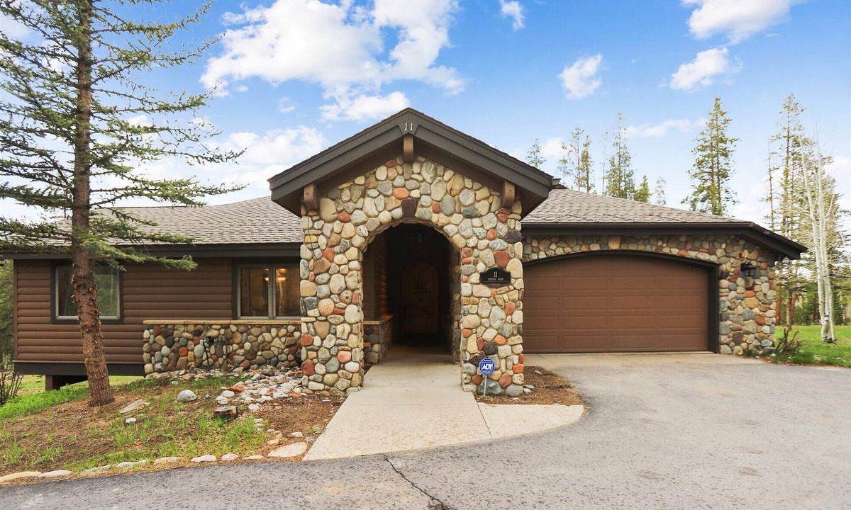 The Highlands House | Stay at Evergreen Lodge, a secluded home with a private hot tub!