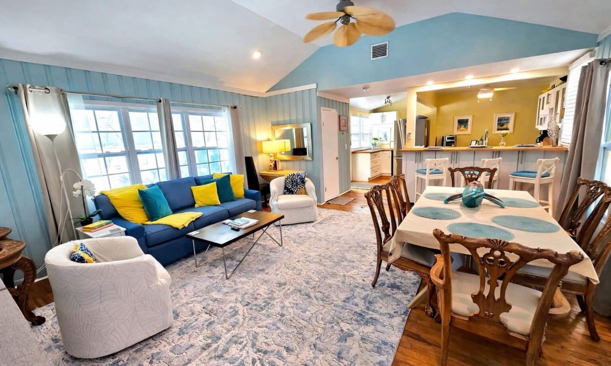 Pass-a-Grille House | Steps2Beach-Walk everywhere-Bikes & gear Included