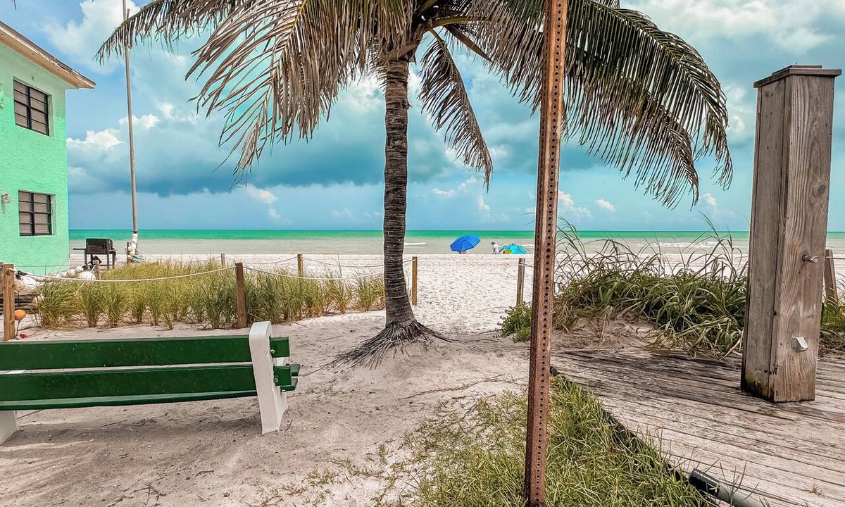 North Beach Apartment | Sunrise Delight –Pet-Friendly, 2-Min Walk to Beach