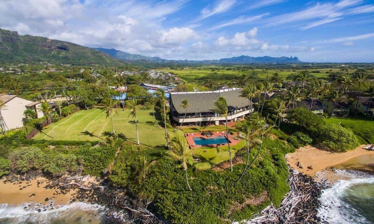 Wailua Condo | Sunrise Oceanfront Luxury - 3BR Sleeps 6 - AC, 180Â° Ocean Views, Steps to Ocean!