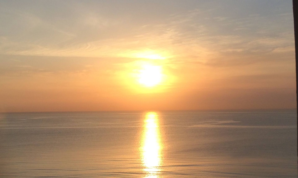 Hollywood South Central Beach Apartment | Sunrise+Sunset on the Beach