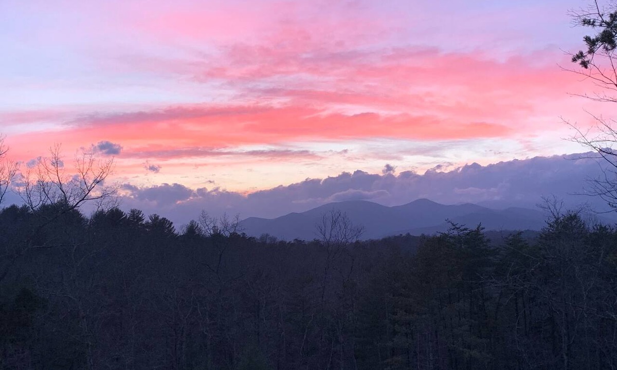 Marion House | Table Rock Sanctuary: Long range mountain view with hot tub.