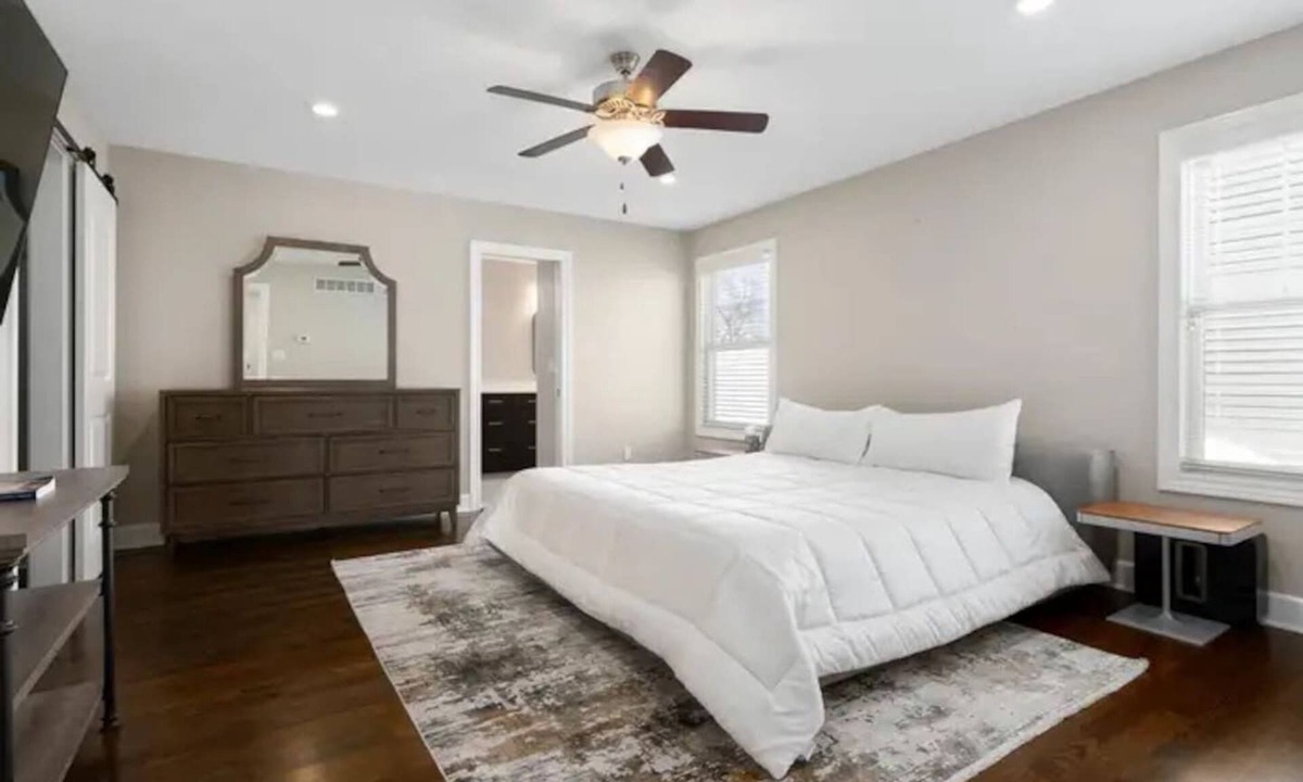 Harters Heights House | The Experience at ND<>4BR, 4BA <1 mi to ND Stadium