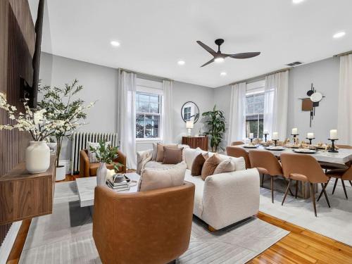 Mid-Cambridge House | The Harvard Loft with Game Room and Free Parking Near Harvard Square