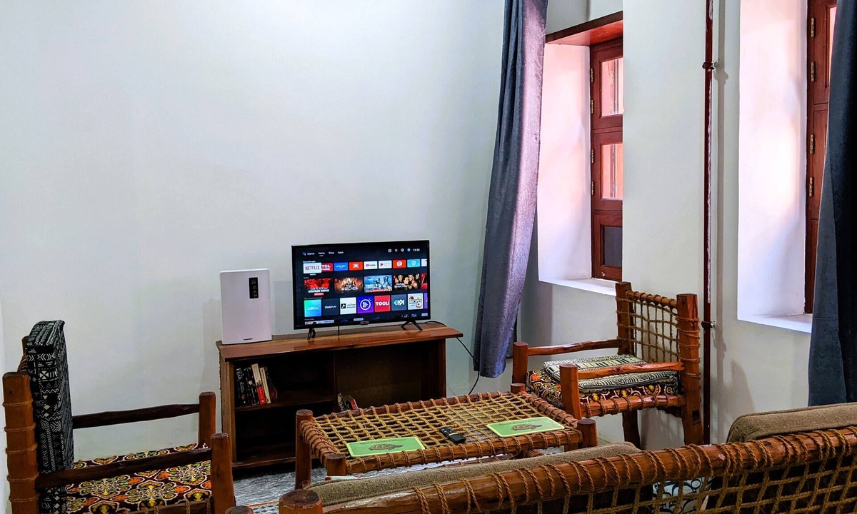 Stone Town Apartment | The Hub Train House Hakuna Matata