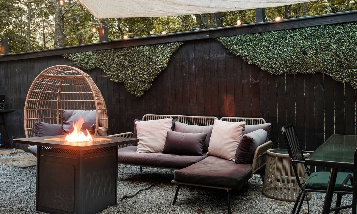 Lake Lure Cottage | The Little Black Cottage—Stylish, Hot Tub, FirePit!