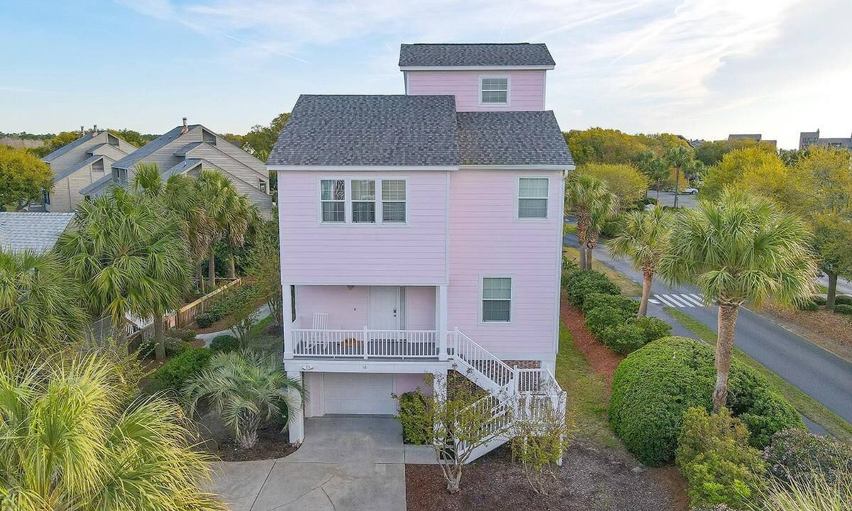 Litchfield by the Sea House | The Pink House: Unwind at Litchfield By the Sea