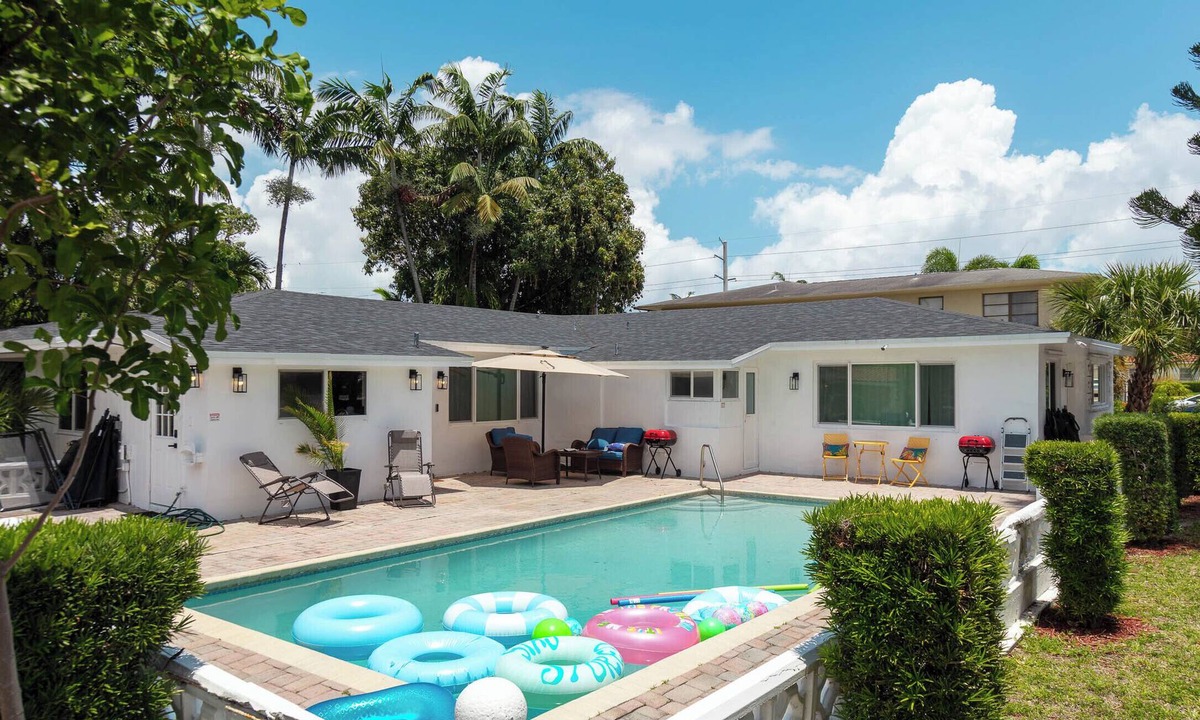 Coral Ridge Isles House | The Quads · Private Compound · Pool · Beach · FIFA 2026 · Hard Rock · Sleeps 16+