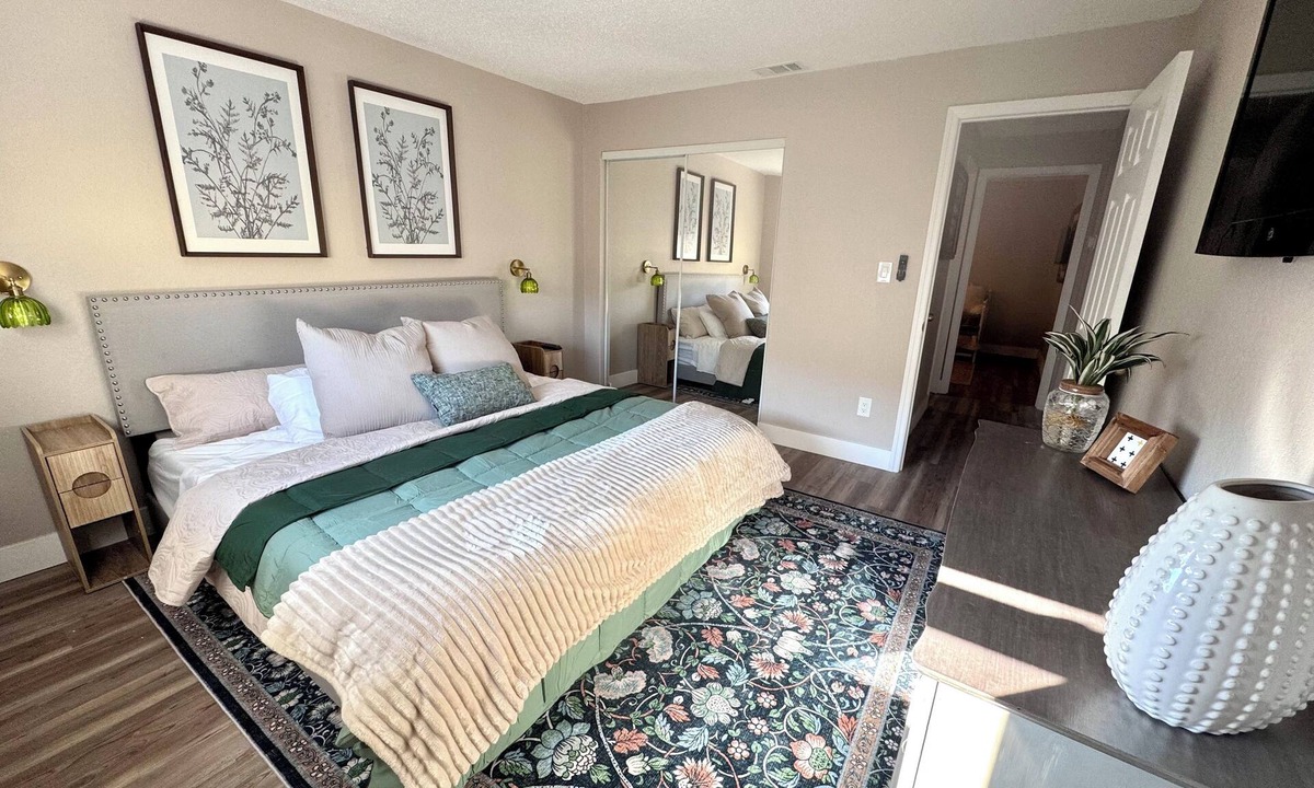 Largo Villa | The Sofia-Cozy 2-bedroom villa with a king-sized bed, complimentary bikes.