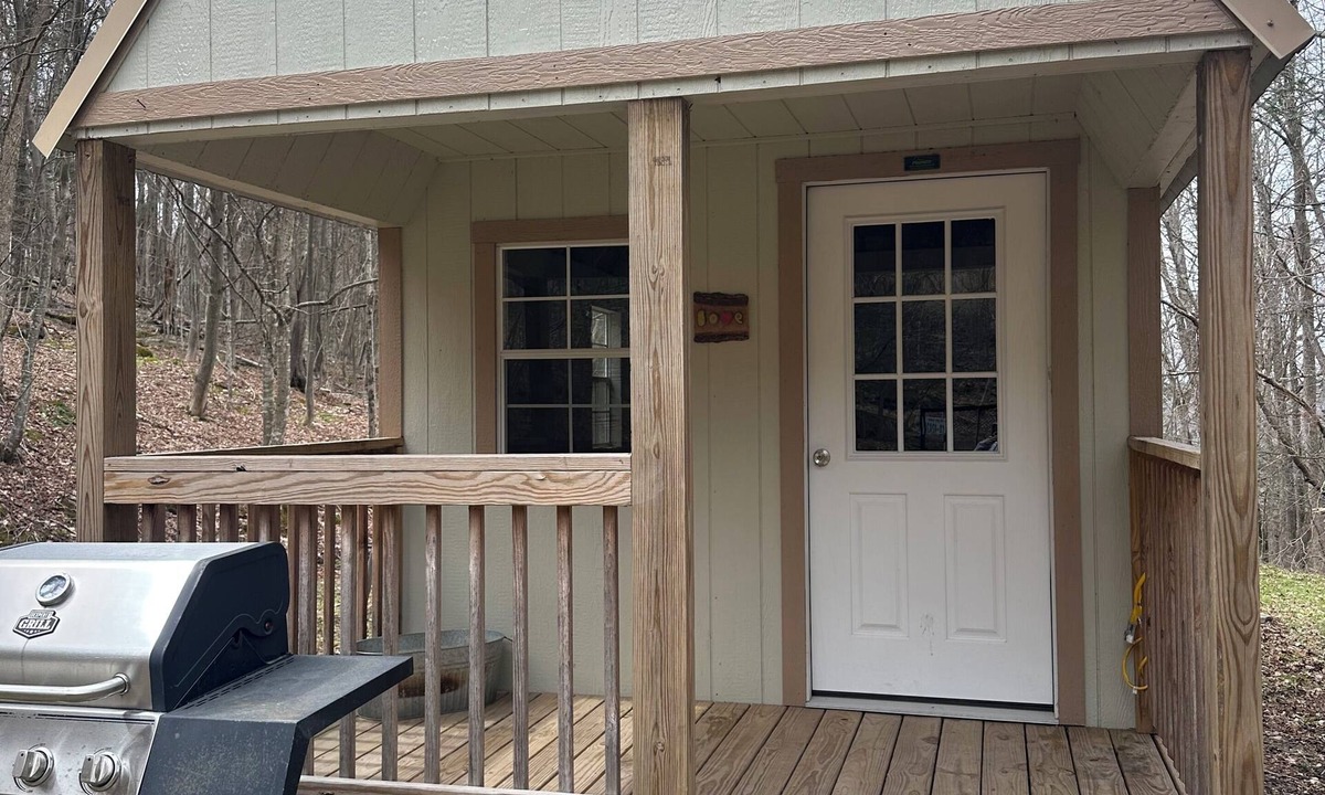De Lancey Cabin | Tiny Home Off The Grid