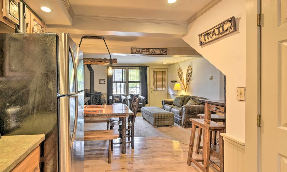 Hillcrest Apartment | Townhome w/Deck: Walk to Mirror Lake & Main St!