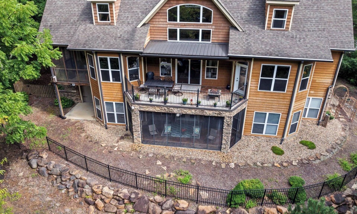 Townsend Villa | Tranquility Brook: Lovely 4-bedroom Mountain Villa in the Great Smoky Mountains