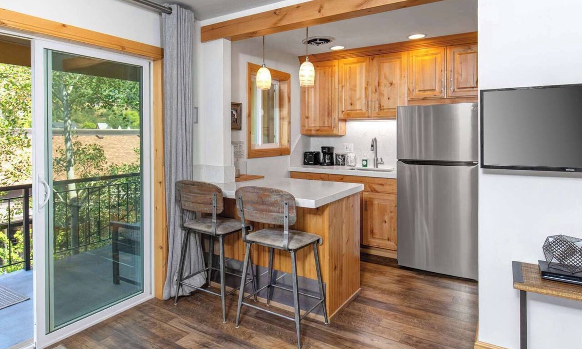 Downtown Park City Hotel | Treasure Mountain Inn - Junior Suite #42 - Cleaning fees included!