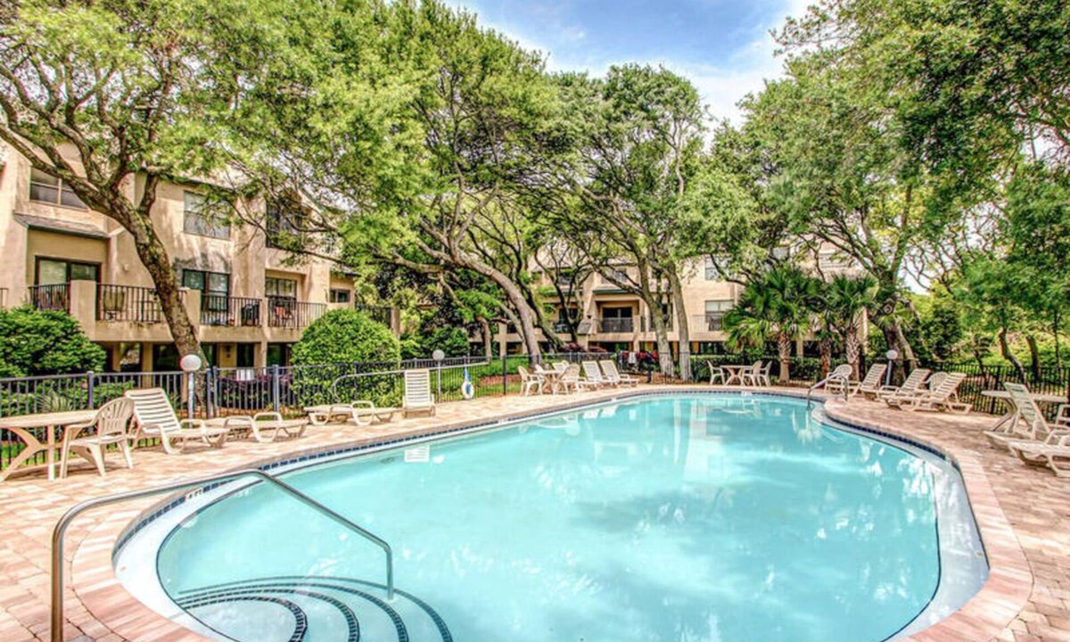 Amelia City House | Two-story townhome with fast WiFi & pool - steps from the beach