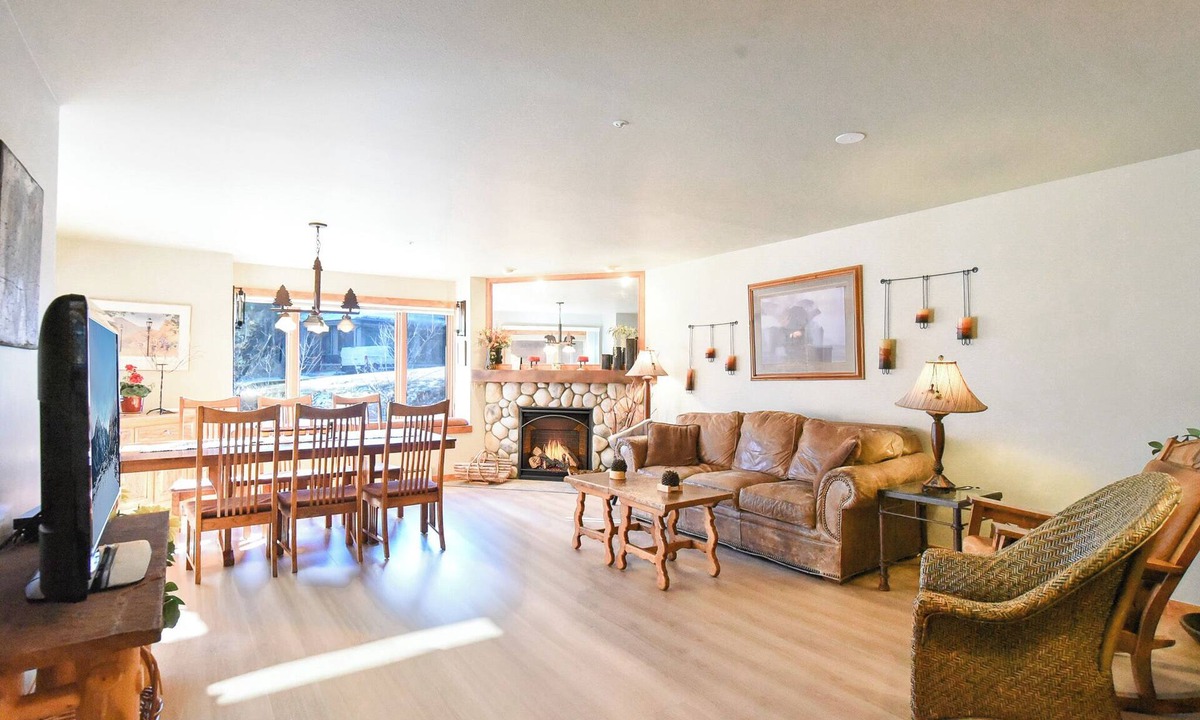 Four O'Clock Condo | Tyra Streamside Buffalo Run Condo: Ski-In/Ski-Out