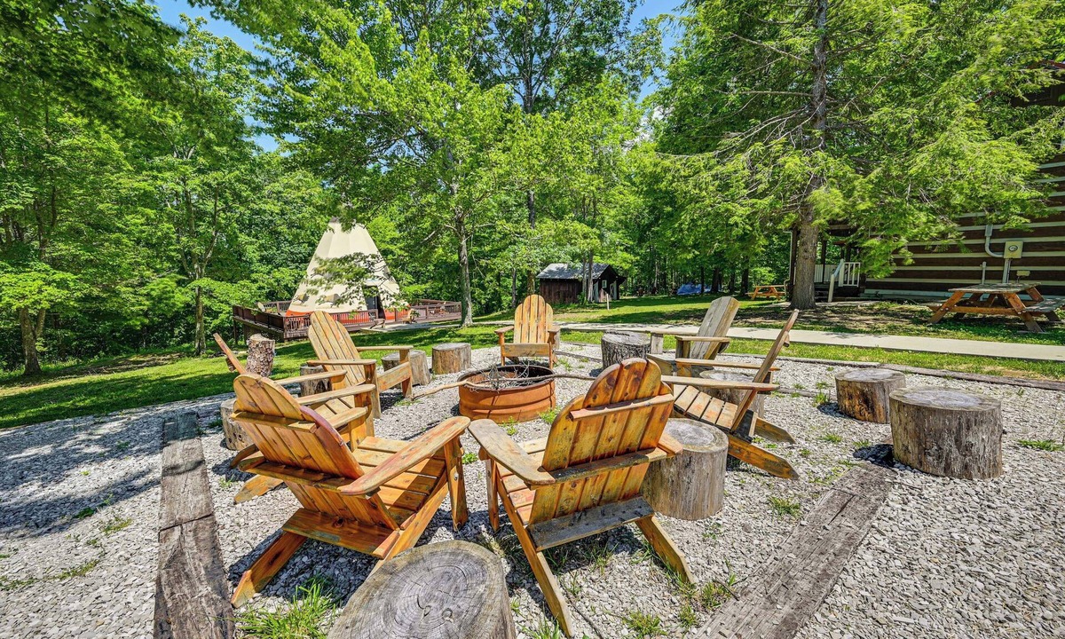 Mammoth Cave Cabin | Unique Mammoth Cave Cabin w/Teepee & Hot Tub!