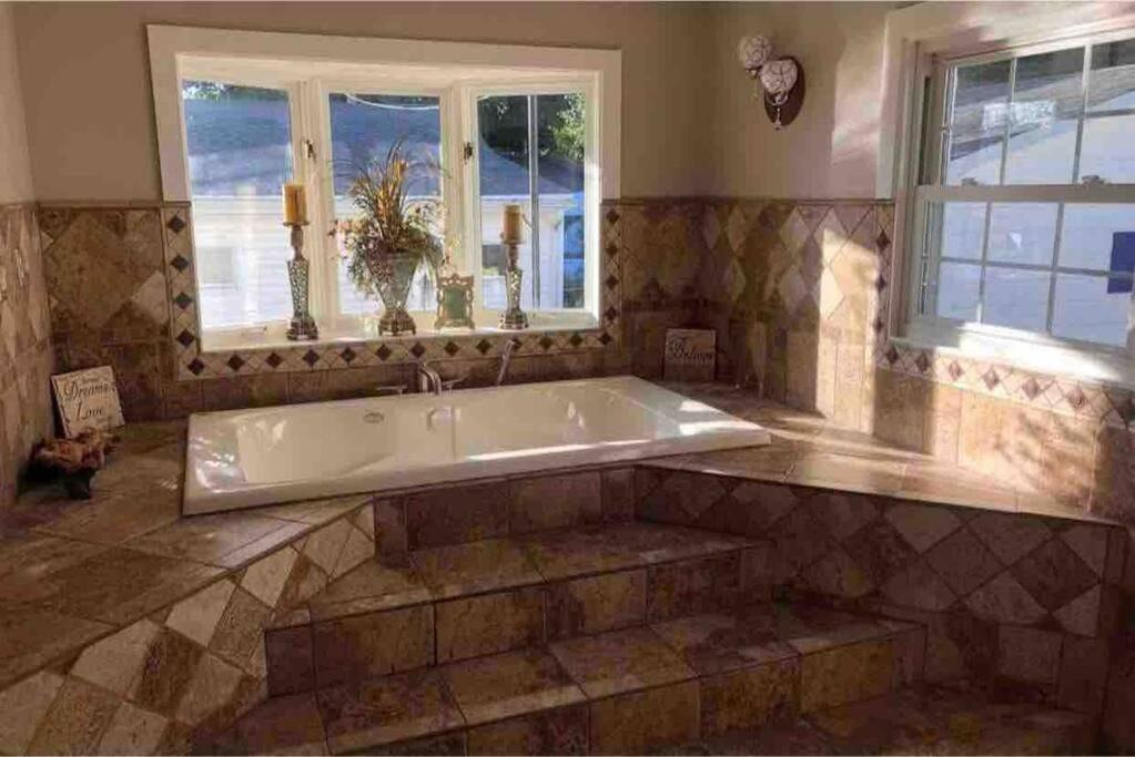 Iron Mountain House | Upscale & quiet great for remote work in town