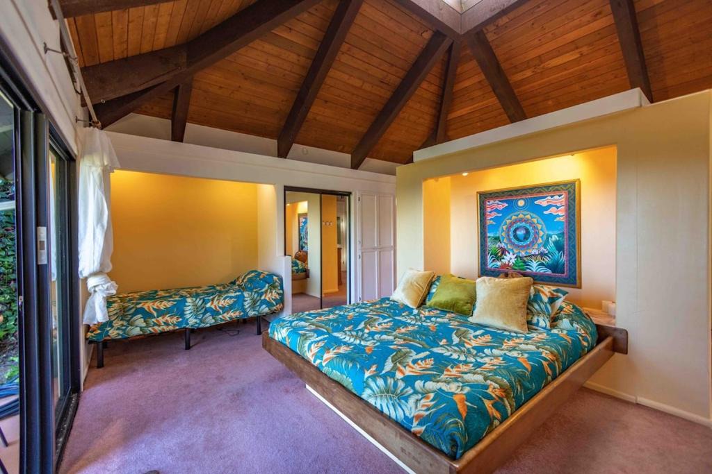 Haiku Villa | Villa Farm Stay with Ocean Views on Road to Hana