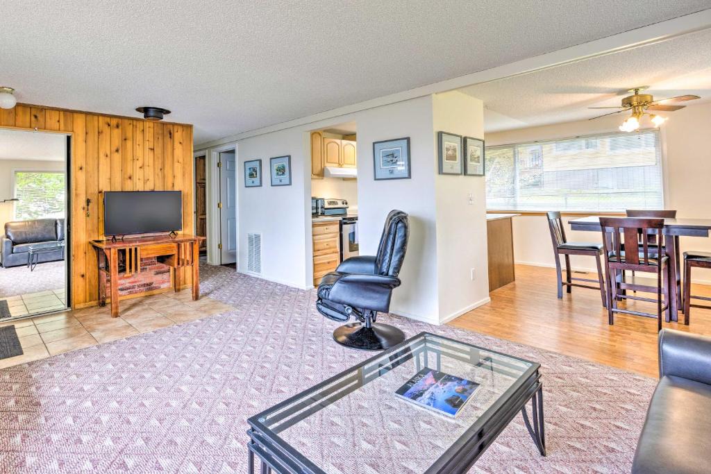 Sitka House | Walkable Sitka Getaway w/Community Perks!