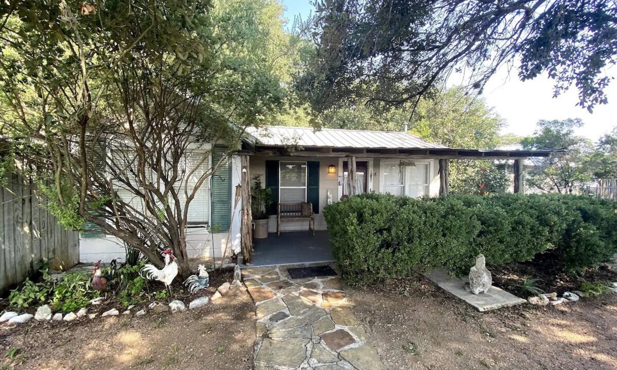 New Braunfels House | Water Front Rustic Cottage- Private-Guest Haus with Hot Tub sleeps 6.