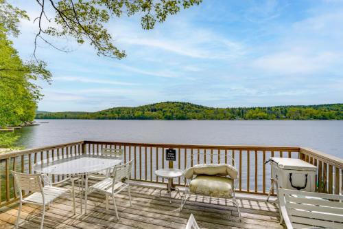 Berkshire Apartment | Waterfront Berkshires Studio w/Dock on Goose Pond