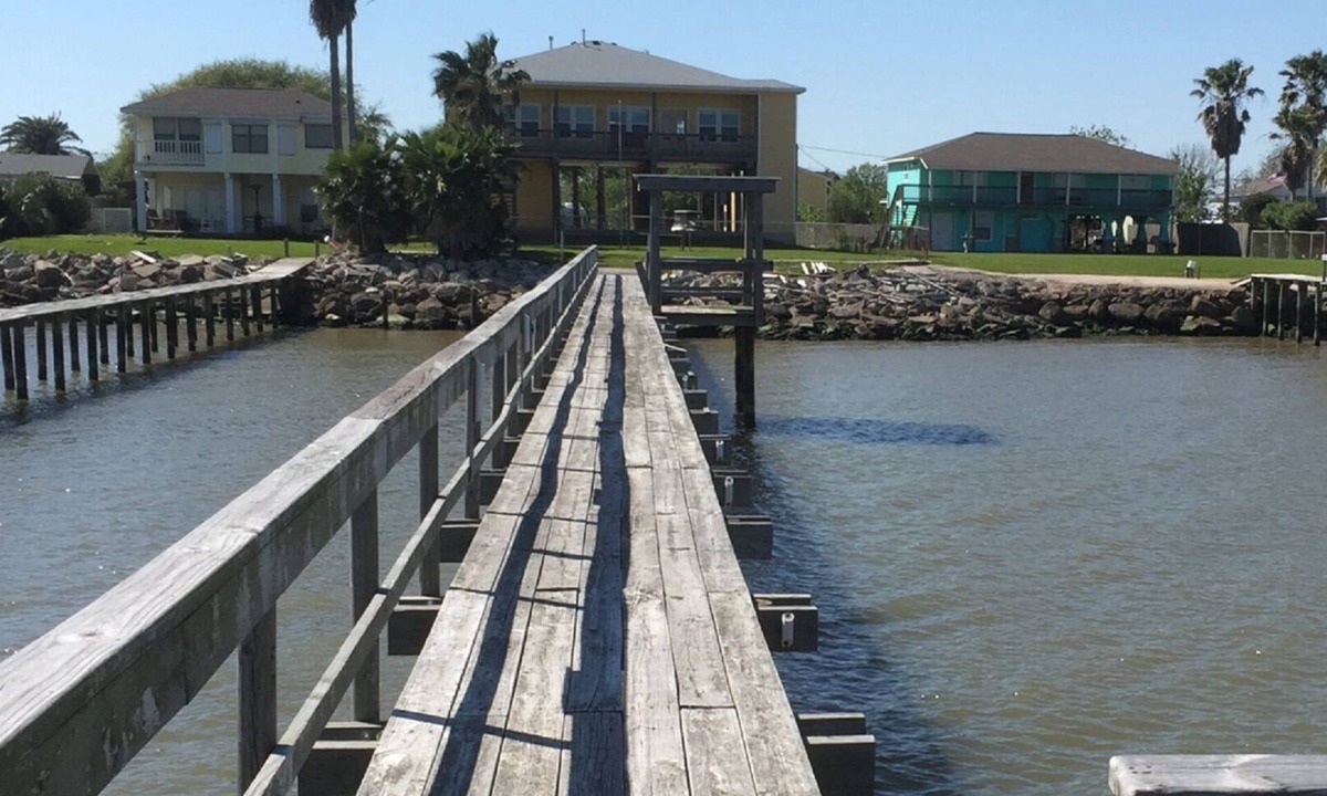 San Leon House | Waterfront Property with a 300ft Pier w/Fishing Lights