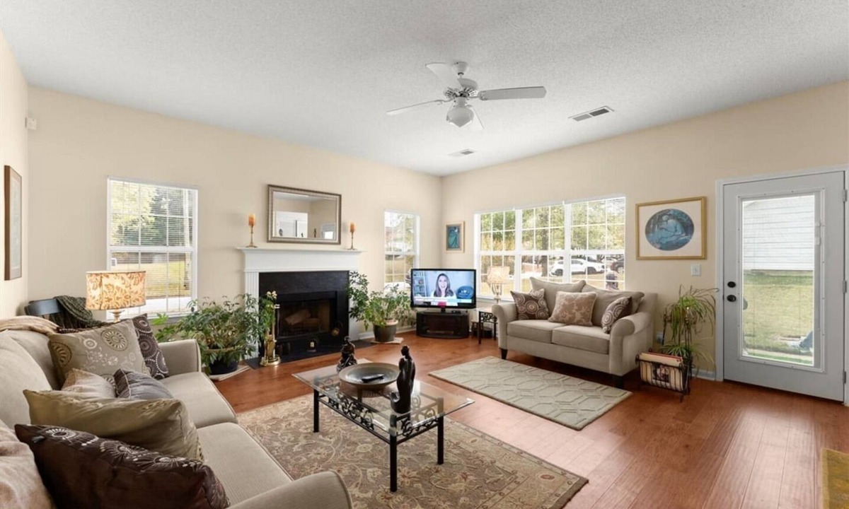 Belmont House | World Cup Work Base -Large Home + OFFICE- Sleeps 8