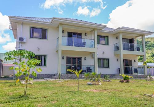 Grand Anse Apartment | Yvon's Tropical Villa