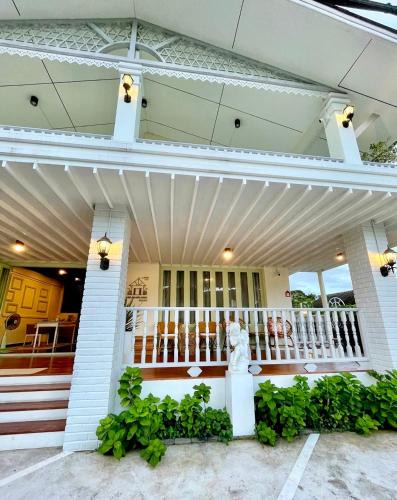 Ranong Hotel | Zane Balcony House Ranong Hotel เซน บัลโคนี่ เฮ้าส์ ระนอง