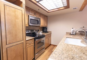 3BR Lakeside Condo at Deer Valley Snowpark Base - Free Shuttle & Bus